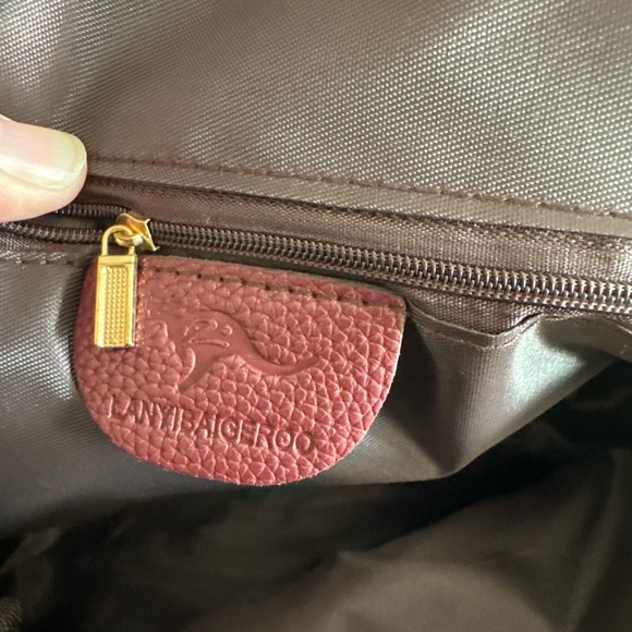 kangaROOS Burgundy Backpack with Gold Accents Brand New!!๐ฅ๐ฅ๐ฅ๐ฅ๐ฅ - Picture 6 of 12